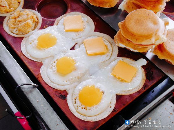Q弟紅豆餅(台灣店):〖台中│美食〗Q弟紅豆餅-台灣店 ❤ 台中火車站必吃銅板美食"Q弟紅豆餅"~價格親民,口味創新多樣化,給你滿滿的爆餡美味!激推芋頭牛奶、卡士達珍珠、起司蛋~