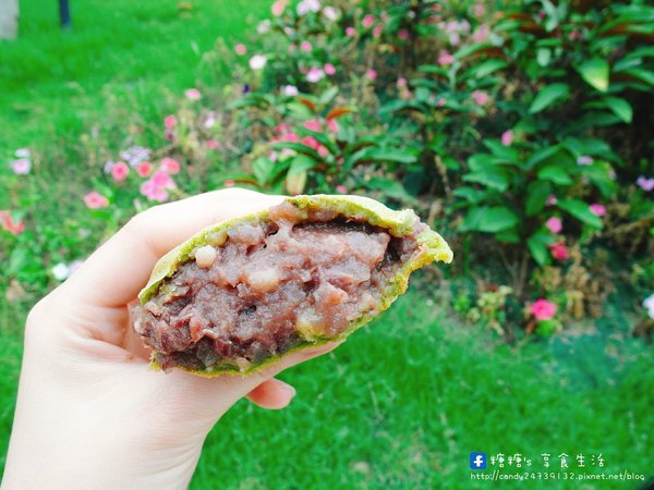 Q弟紅豆餅(台灣店):〖台中│美食〗Q弟紅豆餅-台灣店 ❤ 台中火車站必吃銅板美食"Q弟紅豆餅"~價格親民,口味創新多樣化,給你滿滿的爆餡美味!激推芋頭牛奶、卡士達珍珠、起司蛋~