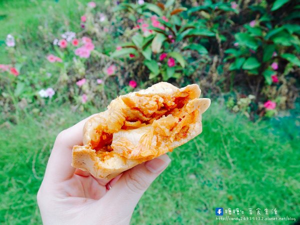 Q弟紅豆餅(台灣店):〖台中│美食〗Q弟紅豆餅-台灣店 ❤ 台中火車站必吃銅板美食"Q弟紅豆餅"~價格親民,口味創新多樣化,給你滿滿的爆餡美味!激推芋頭牛奶、卡士達珍珠、起司蛋~