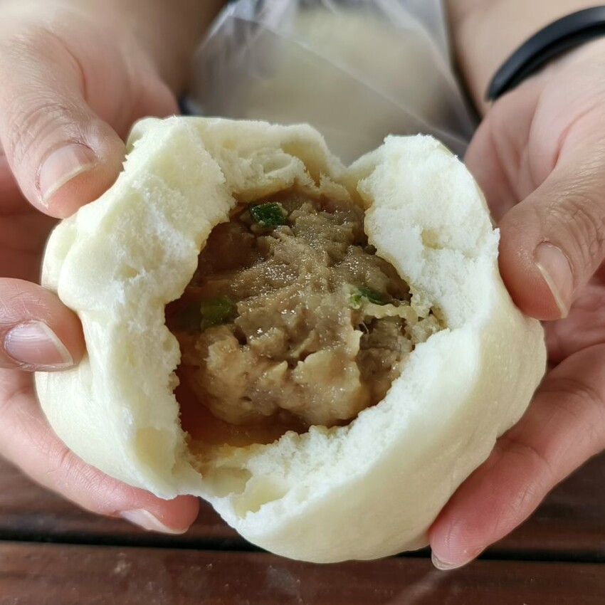 【台東美食】纏記舊街東河包子.在地人狂推美味肉包!芝麻包推薦!