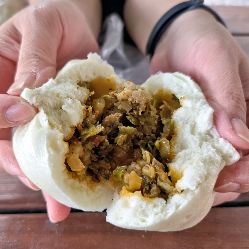 【台東美食】纏記舊街東河包子.在地人狂推美味肉包!芝麻包推薦!