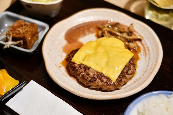 台南市東區【台南東區】井選日式定食～成大商圈18巷被日式定食耽誤的布丁店。