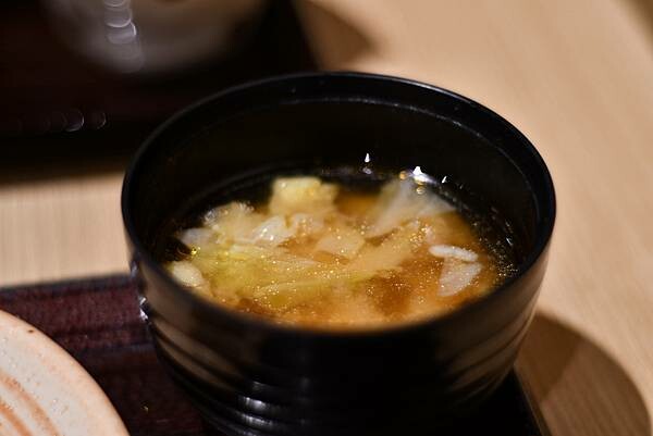 台南市東區【台南東區】井選日式定食～成大商圈18巷被日式定食耽誤的布丁店。