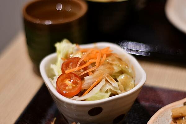 台南市東區【台南東區】井選日式定食～成大商圈18巷被日式定食耽誤的布丁店。