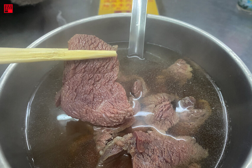 台南中西區美食/在地人激推鬍鬚忠牛肉湯!牛肉湯分三種等級各有魅力