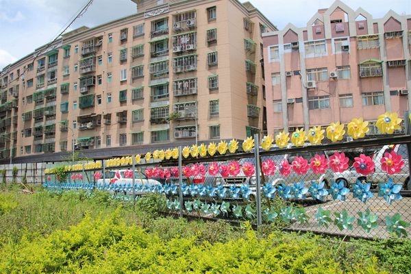 新北市鶯歌二橋綠家園：【新北市鶯歌景點】二橋綠家園綠意盎然~環保浪漫LOVE造景，3D撲克牌魔術彩繪世界