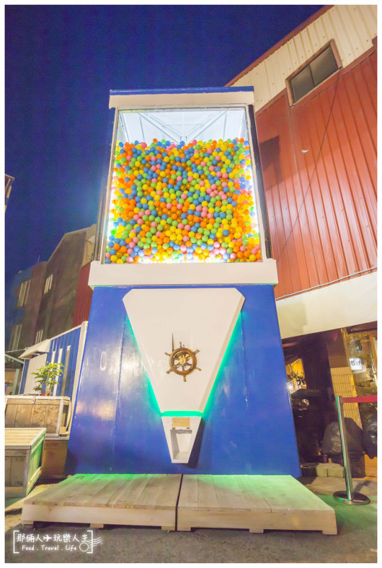 擁有兩層樓高的扭蛋機~號稱全台最大扭蛋🥚 IG新亮點✨