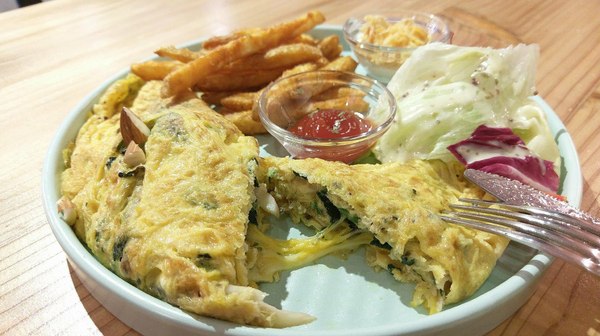 U NEED brunch&bistro:U NEED brunch&bistro-新北永和早午餐 近捷運頂溪站 除早午餐還有提供義大利麵和燉飯 店內的乾燥花牆太美太好拍(附菜單)