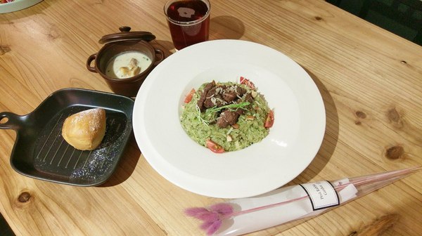 U NEED brunch&bistro:U NEED brunch&bistro-新北永和早午餐 近捷運頂溪站 除早午餐還有提供義大利麵和燉飯 店內的乾燥花牆太美太好拍(附菜單)