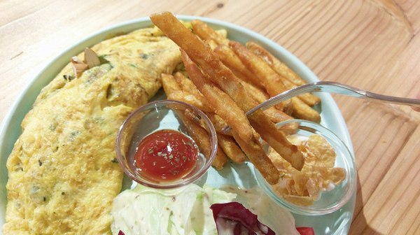 U NEED brunch&bistro:U NEED brunch&bistro-新北永和早午餐 近捷運頂溪站 除早午餐還有提供義大利麵和燉飯 店內的乾燥花牆太美太好拍(附菜單)