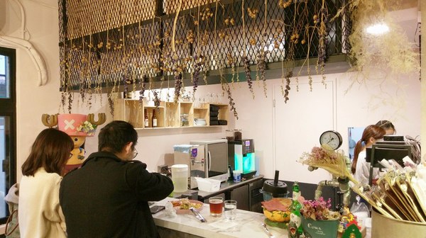 U NEED brunch&bistro:U NEED brunch&bistro-新北永和早午餐 近捷運頂溪站 除早午餐還有提供義大利麵和燉飯 店內的乾燥花牆太美太好拍(附菜單)