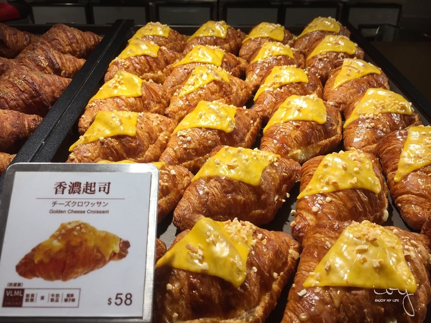 八月堂殿堂級可頌 新光三越左營店