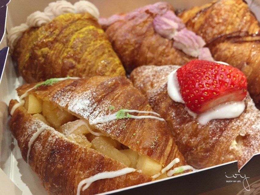 八月堂殿堂級可頌 新光三越左營店