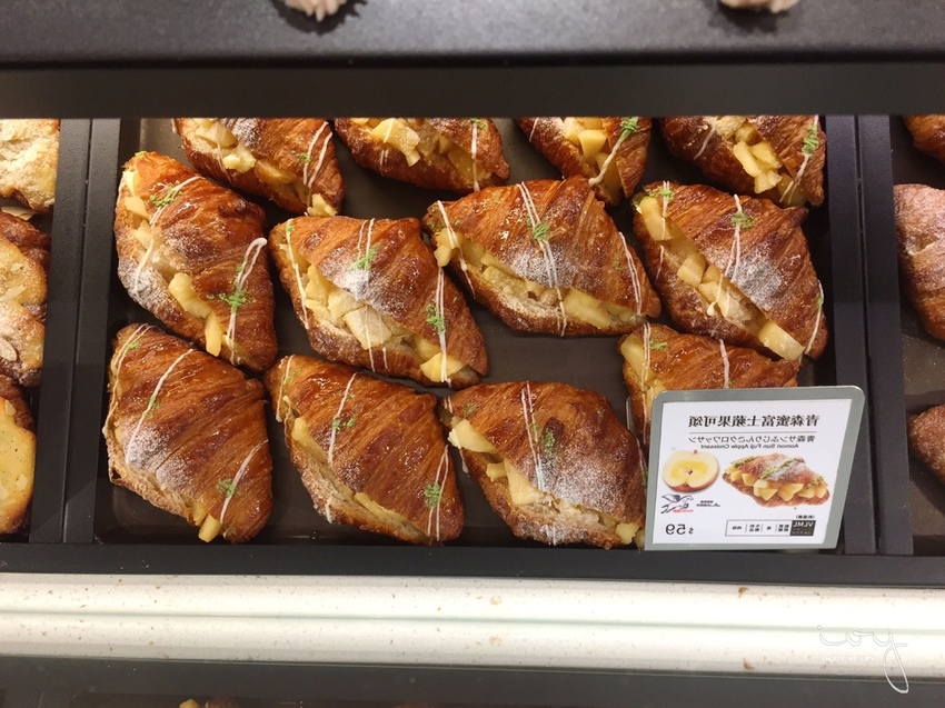 八月堂殿堂級可頌 新光三越左營店