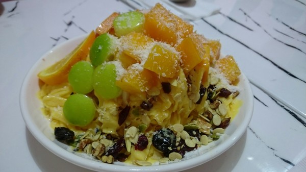 ICE FEVER CLUB 雪絨俱樂部：高雄~ICE FEVER CLUB 雪絨俱樂部~夏天就是要冰一下~超好拍的夢幻冰品店~