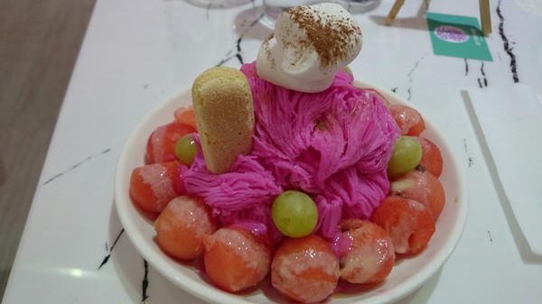 ICE FEVER CLUB 雪絨俱樂部：高雄~ICE FEVER CLUB 雪絨俱樂部~夏天就是要冰一下~超好拍的夢幻冰品店~