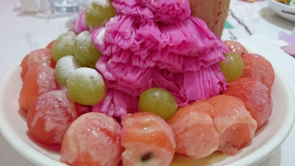 ICE FEVER CLUB 雪絨俱樂部：高雄~ICE FEVER CLUB 雪絨俱樂部~夏天就是要冰一下~超好拍的夢幻冰品店~