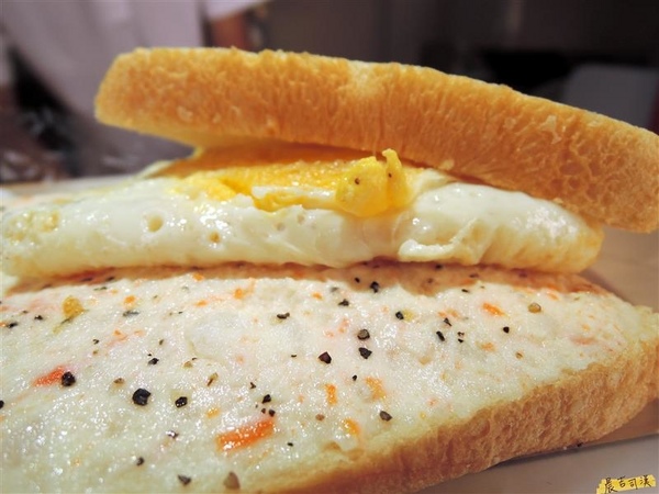 晨吉司漢 肉排蛋吐司(樹林中山店):樹林 晨吉司漢肉排蛋吐司 柔軟吐司現做鮪魚沙拉早餐 三佳車站對面~