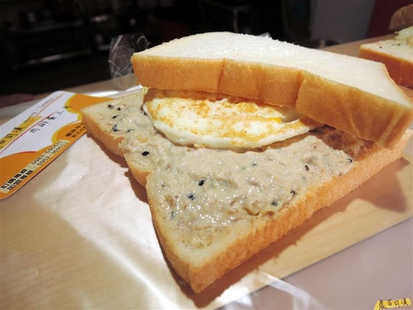 晨吉司漢 肉排蛋吐司(樹林中山店):樹林 晨吉司漢肉排蛋吐司 柔軟吐司現做鮪魚沙拉早餐 三佳車站對面~