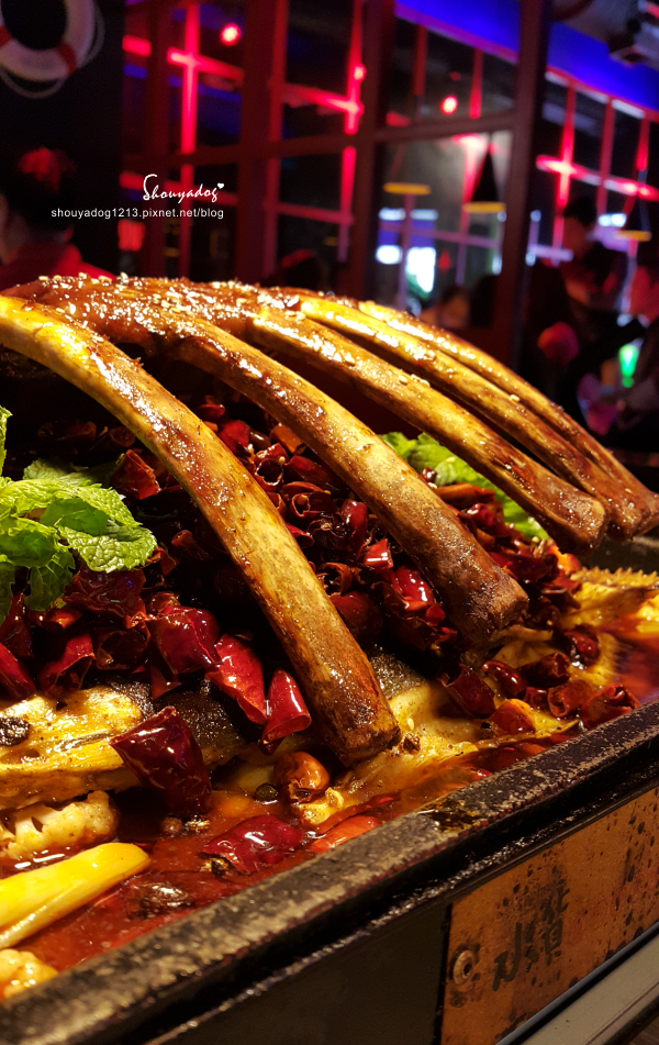 水貨-中和店：【川菜料理】炭火烤魚X川味麻辣燙 挑戰你的感官三重奏 水貨 in新北中和