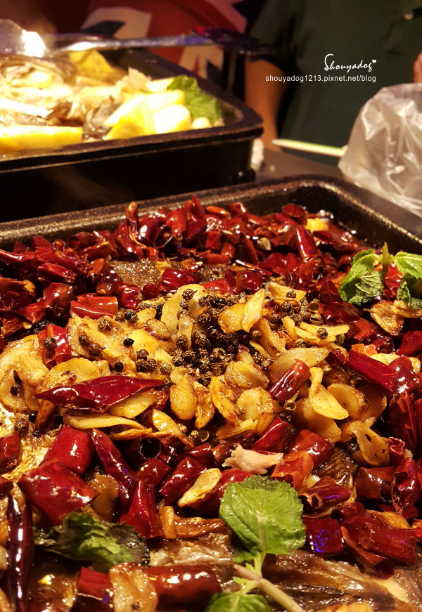 水貨-中和店：【川菜料理】炭火烤魚X川味麻辣燙 挑戰你的感官三重奏 水貨 in新北中和