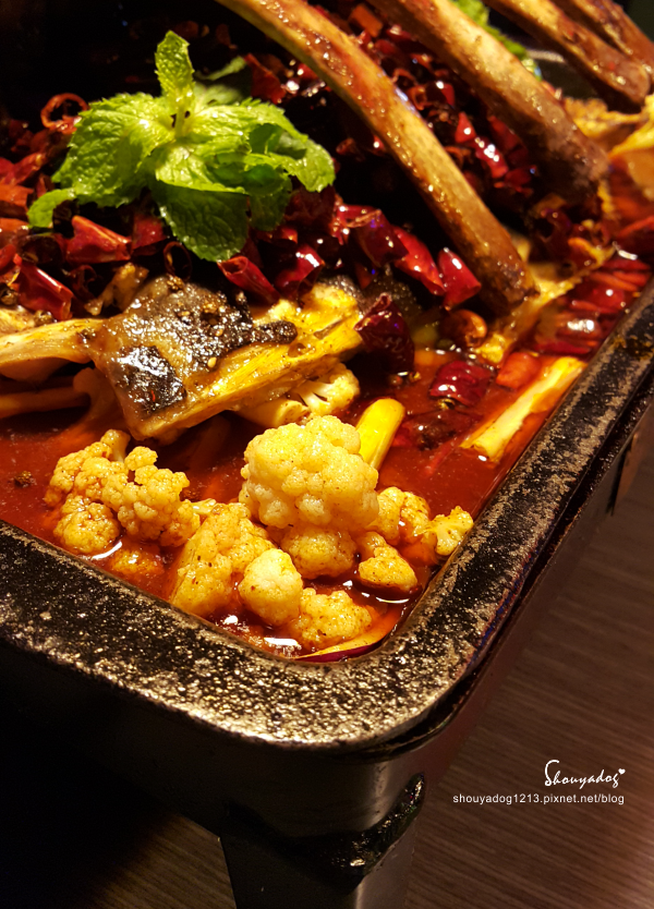 水貨-中和店：【川菜料理】炭火烤魚X川味麻辣燙 挑戰你的感官三重奏 水貨 in新北中和