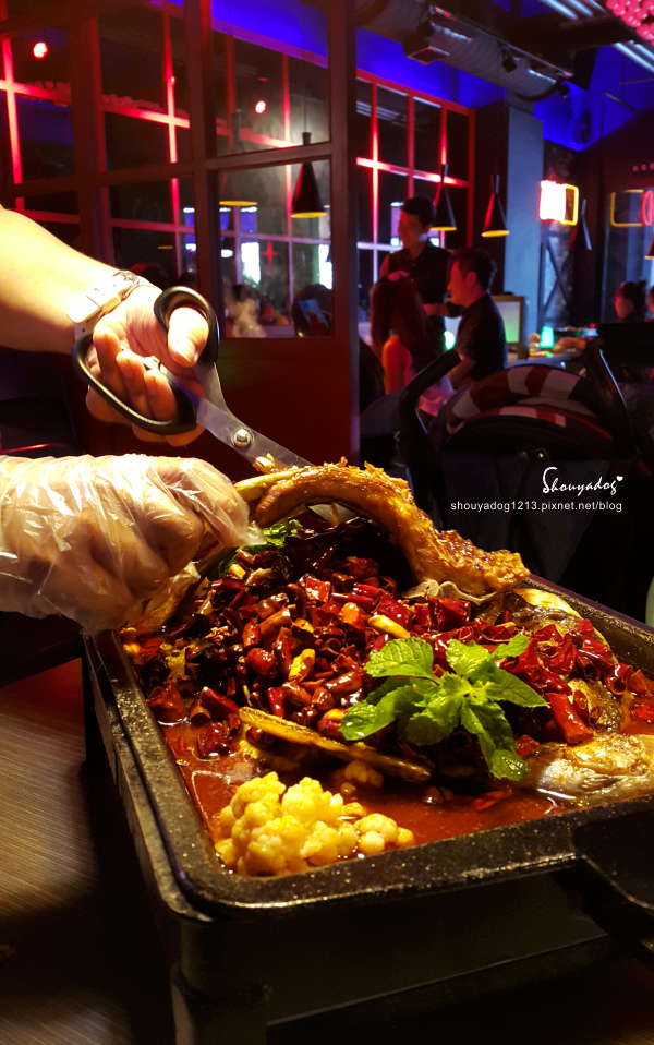 水貨-中和店：【川菜料理】炭火烤魚X川味麻辣燙 挑戰你的感官三重奏 水貨 in新北中和