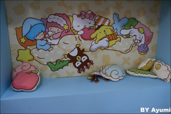 三麗鷗2017夏季快閃店：♥Sanrio三麗鷗2017夏季限定快閃店♥信義誠品前，超萌限定到8/19而已呦～想要跟卡哇伊的三麗鷗家族拍照趕快衝吧XD