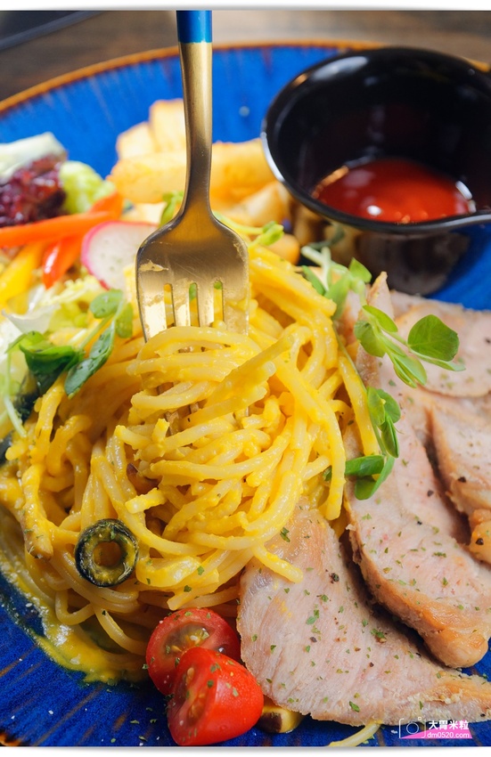 新北三重義式餐廳,黑邦廚房,冬季新品極黑豬南瓜奶油義大利麵,人氣限定萌貓慕斯蛋糕,超萌超可愛!捷運徐匯中學站美食推薦, - 大胃米粒 DAVID & MILLY