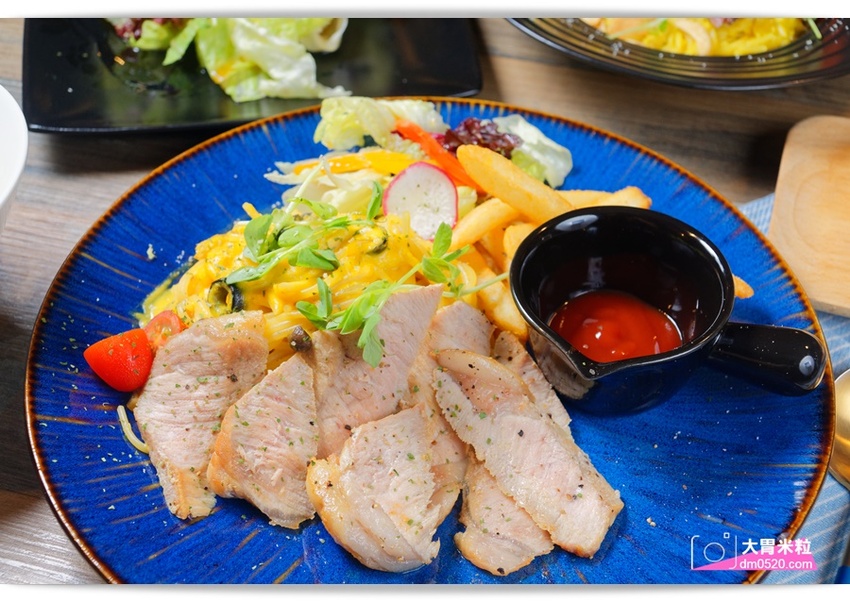 新北三重義式餐廳,黑邦廚房,冬季新品極黑豬南瓜奶油義大利麵,人氣限定萌貓慕斯蛋糕,超萌超可愛!捷運徐匯中學站美食推薦, - 大胃米粒 DAVID & MILLY