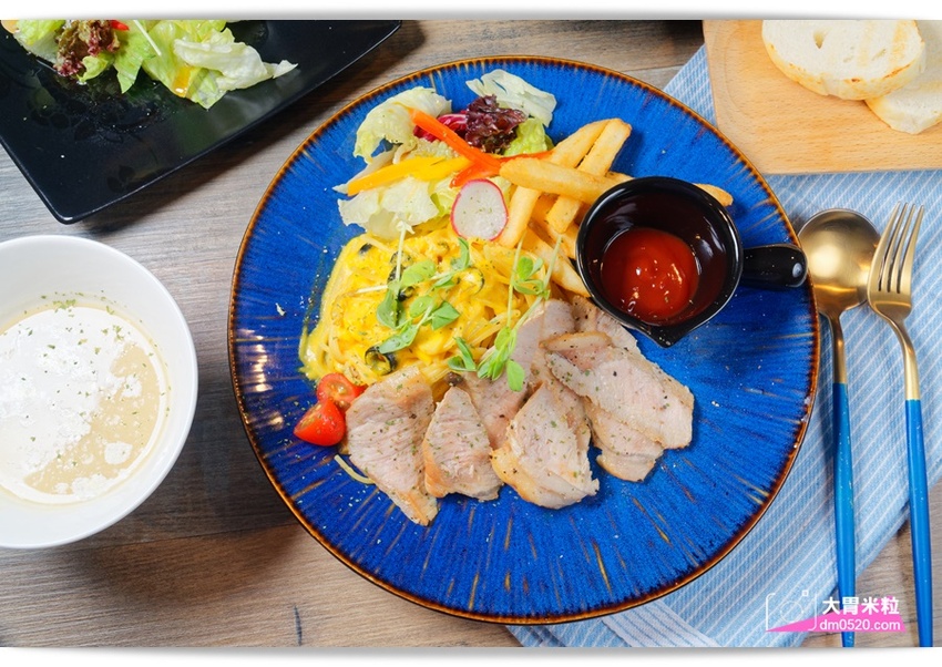 新北三重義式餐廳,黑邦廚房,冬季新品極黑豬南瓜奶油義大利麵,人氣限定萌貓慕斯蛋糕,超萌超可愛!捷運徐匯中學站美食推薦, - 大胃米粒 DAVID & MILLY