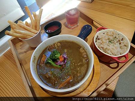 當樂咖啡●新北板橋區光正街 板橋早午餐下午茶推薦復古控必來 蘋果咖哩燉肉爆炸好吃 懷舊時光好自在 當樂咖啡●新北板橋區光正街 板橋早午餐下午茶推薦復古控必來 蘋果咖哩燉肉爆炸好吃 懷舊時光好自在