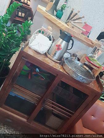 當樂咖啡●新北板橋區光正街 板橋早午餐下午茶推薦復古控必來 蘋果咖哩燉肉爆炸好吃 懷舊時光好自在 當樂咖啡●新北板橋區光正街 板橋早午餐下午茶推薦復古控必來 蘋果咖哩燉肉爆炸好吃 懷舊時光好自在