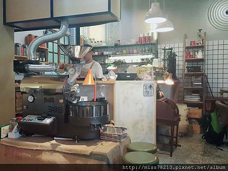 當樂咖啡●新北板橋區光正街 板橋早午餐下午茶推薦復古控必來 蘋果咖哩燉肉爆炸好吃 懷舊時光好自在 當樂咖啡●新北板橋區光正街 板橋早午餐下午茶推薦復古控必來 蘋果咖哩燉肉爆炸好吃 懷舊時光好自在