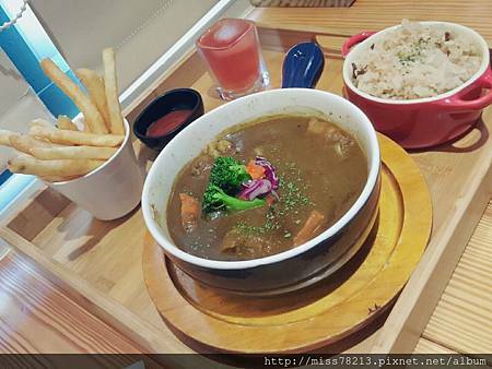 當樂咖啡●新北板橋區光正街 板橋早午餐下午茶推薦復古控必來 蘋果咖哩燉肉爆炸好吃 懷舊時光好自在 當樂咖啡●新北板橋區光正街 板橋早午餐下午茶推薦復古控必來 蘋果咖哩燉肉爆炸好吃 懷舊時光好自在