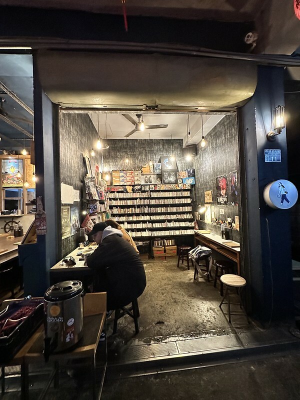 【台灣,台中市,西區】別嗆大叔,一間隱身台中模範市場得美味咖哩飯、唱片行。(台中美食)