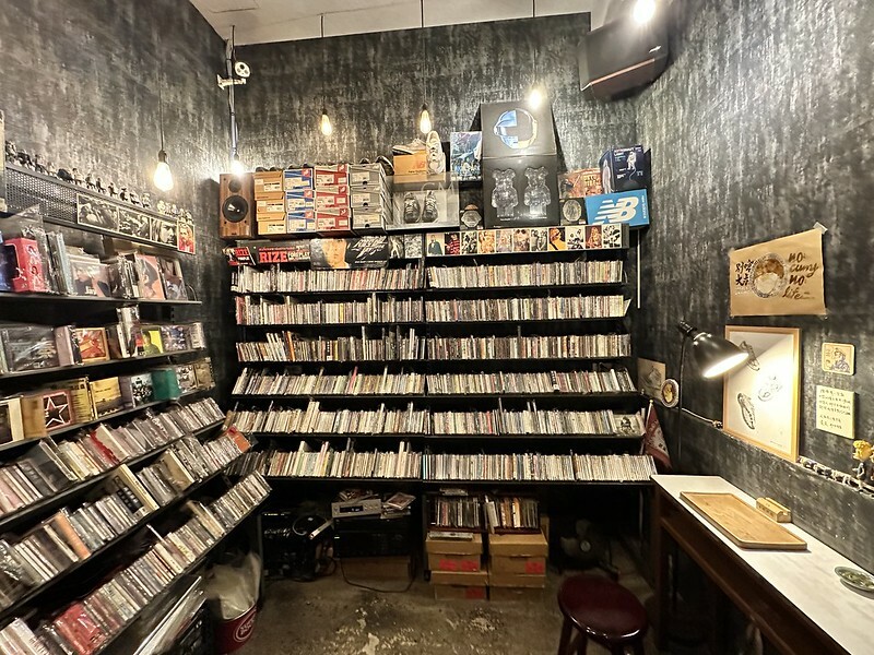 【台灣,台中市,西區】別嗆大叔,一間隱身台中模範市場得美味咖哩飯、唱片行。(台中美食)