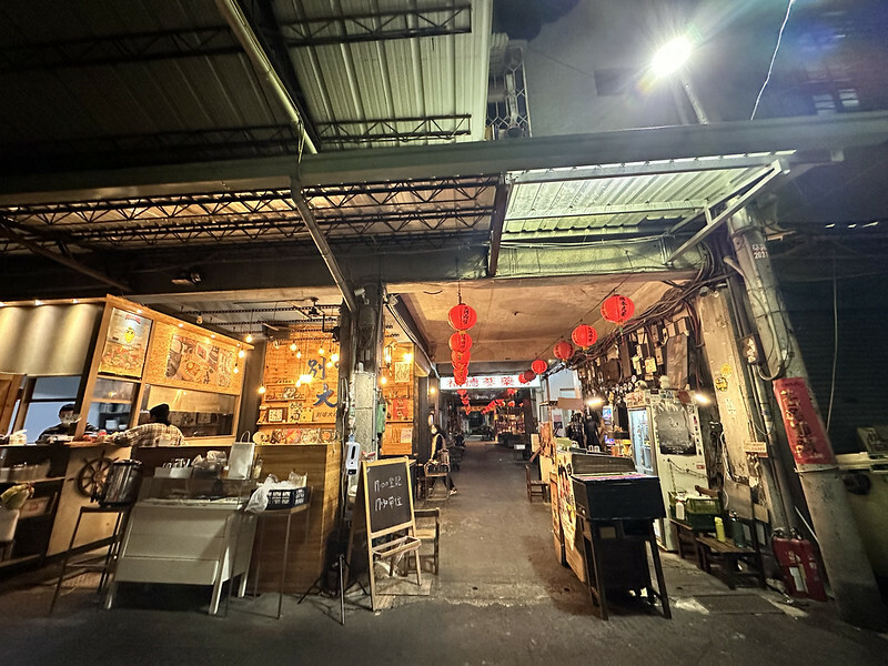 【台灣,台中市,西區】別嗆大叔,一間隱身台中模範市場得美味咖哩飯、唱片行。(台中美食)