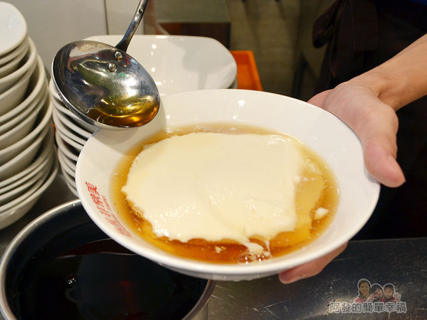 台北非常美08-豆花先淋上糖水