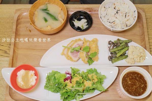 御盤de食堂(微風北車店):台北車站日式定食『御盤de食堂(微風北車店)』現做手工漢堡排每日限量/北車店獨享豆腐甜甜球