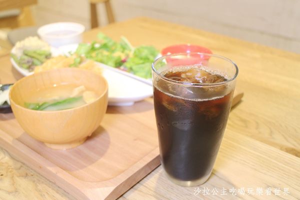 御盤de食堂(微風北車店):台北車站日式定食『御盤de食堂(微風北車店)』現做手工漢堡排每日限量/北車店獨享豆腐甜甜球