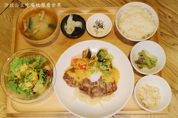 御盤de食堂(微風北車店):台北車站日式定食『御盤de食堂(微風北車店)』現做手工漢堡排每日限量/北車店獨享豆腐甜甜球