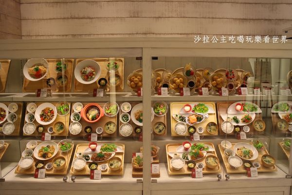 御盤de食堂(微風北車店):台北車站日式定食『御盤de食堂(微風北車店)』現做手工漢堡排每日限量/北車店獨享豆腐甜甜球