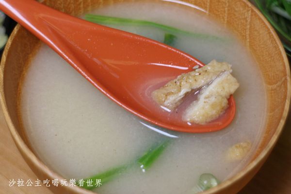 御盤de食堂(微風北車店):台北車站日式定食『御盤de食堂(微風北車店)』現做手工漢堡排每日限量/北車店獨享豆腐甜甜球