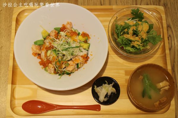 御盤de食堂(微風北車店):台北車站日式定食『御盤de食堂(微風北車店)』現做手工漢堡排每日限量/北車店獨享豆腐甜甜球