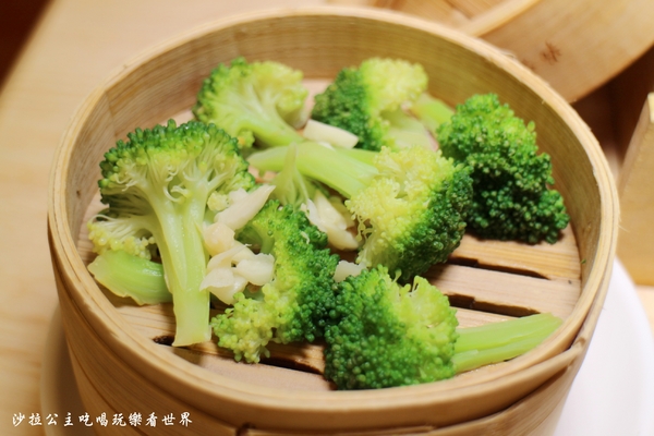 小二月飯湯(新莊幸福店)：食尚玩家介紹.新莊美食『小二月飯湯(新莊幸福店)』一個人也能吃迷你版蒸籠海鮮塔火鍋