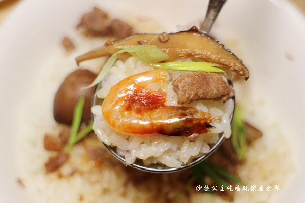 小二月飯湯(新莊幸福店)：食尚玩家介紹.新莊美食『小二月飯湯(新莊幸福店)』一個人也能吃迷你版蒸籠海鮮塔火鍋