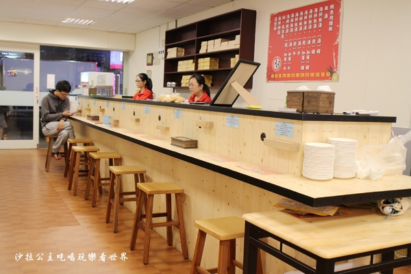 小二月飯湯(新莊幸福店)：食尚玩家介紹.新莊美食『小二月飯湯(新莊幸福店)』一個人也能吃迷你版蒸籠海鮮塔火鍋