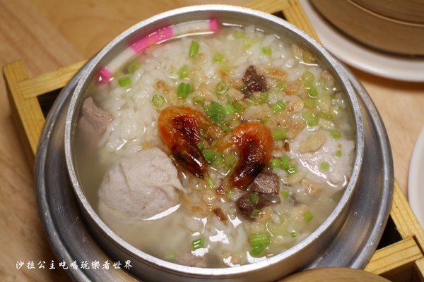小二月飯湯(新莊幸福店)：食尚玩家介紹.新莊美食『小二月飯湯(新莊幸福店)』一個人也能吃迷你版蒸籠海鮮塔火鍋