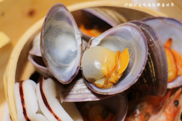 小二月飯湯(新莊幸福店)：食尚玩家介紹.新莊美食『小二月飯湯(新莊幸福店)』一個人也能吃迷你版蒸籠海鮮塔火鍋